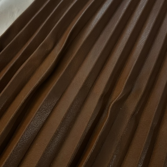 {Zara} NWT Faux Leather Pleated Mini Skirt - Picture 4 of 5